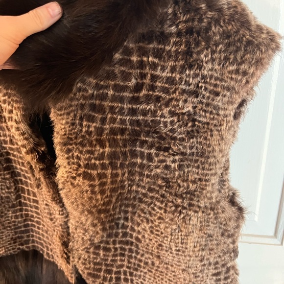 Lamb Vest with Fox Stand Collar and Bottom - Picture 4 of 10